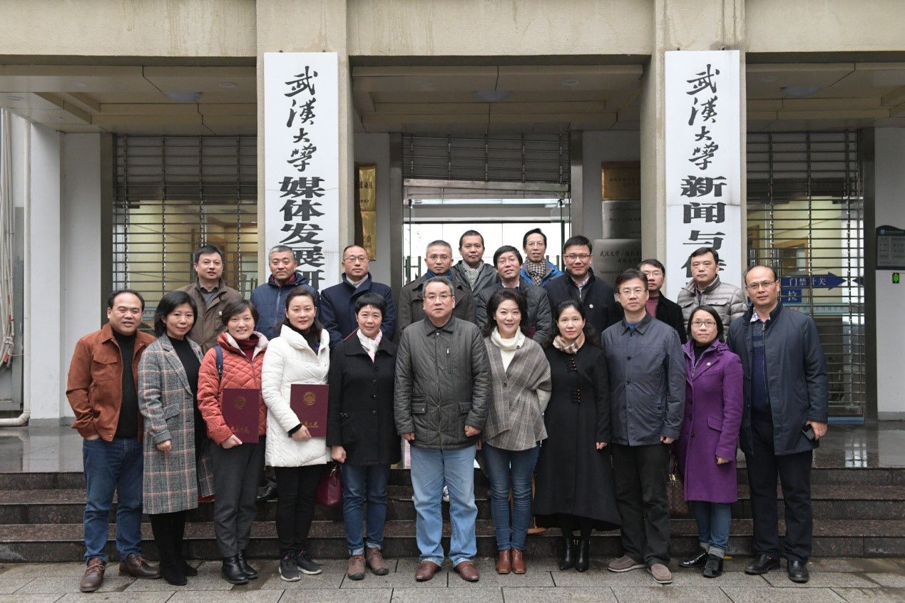威尼斯人app
专业硕士学位研究生校外兼职导师聘任仪式隆重举行